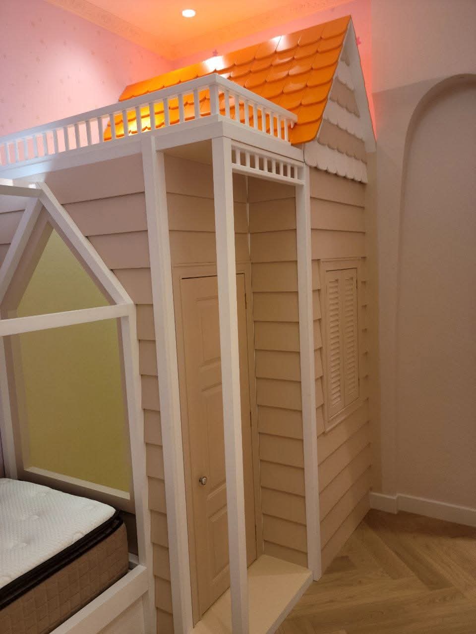 There should be a title of product.