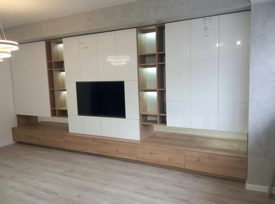 There should be a title of product.