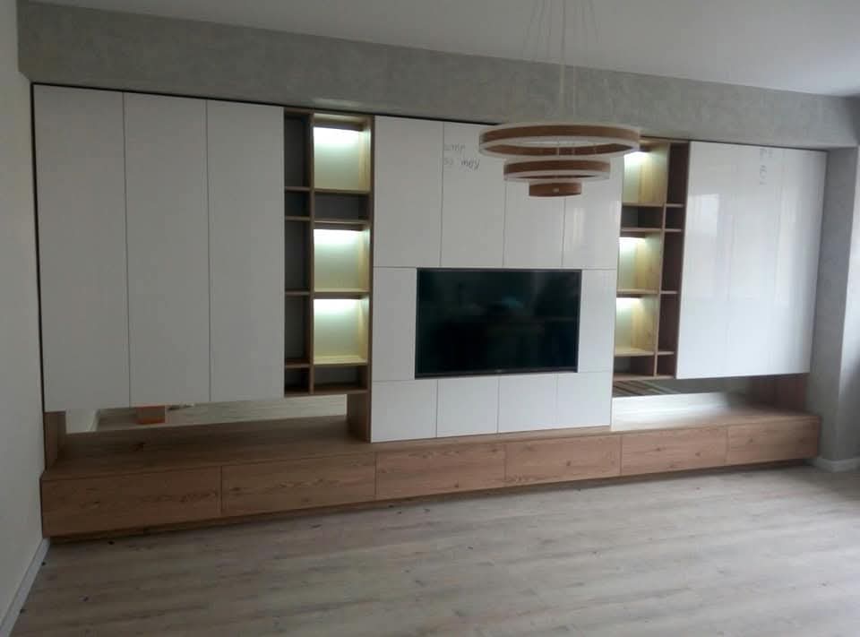 There should be a title of product.