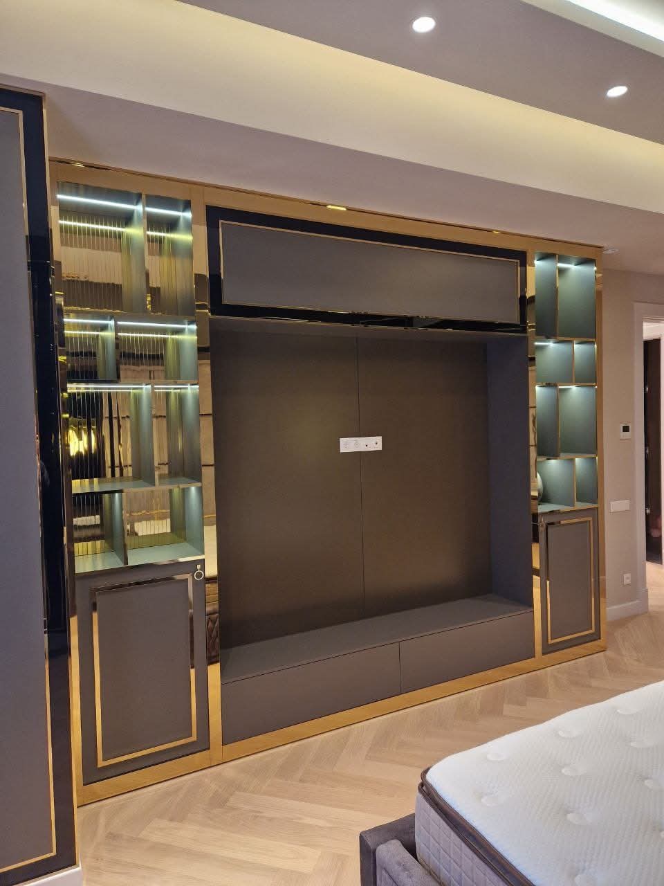 There should be a title of product.