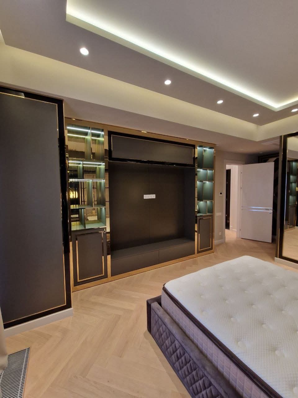 There should be a title of product.