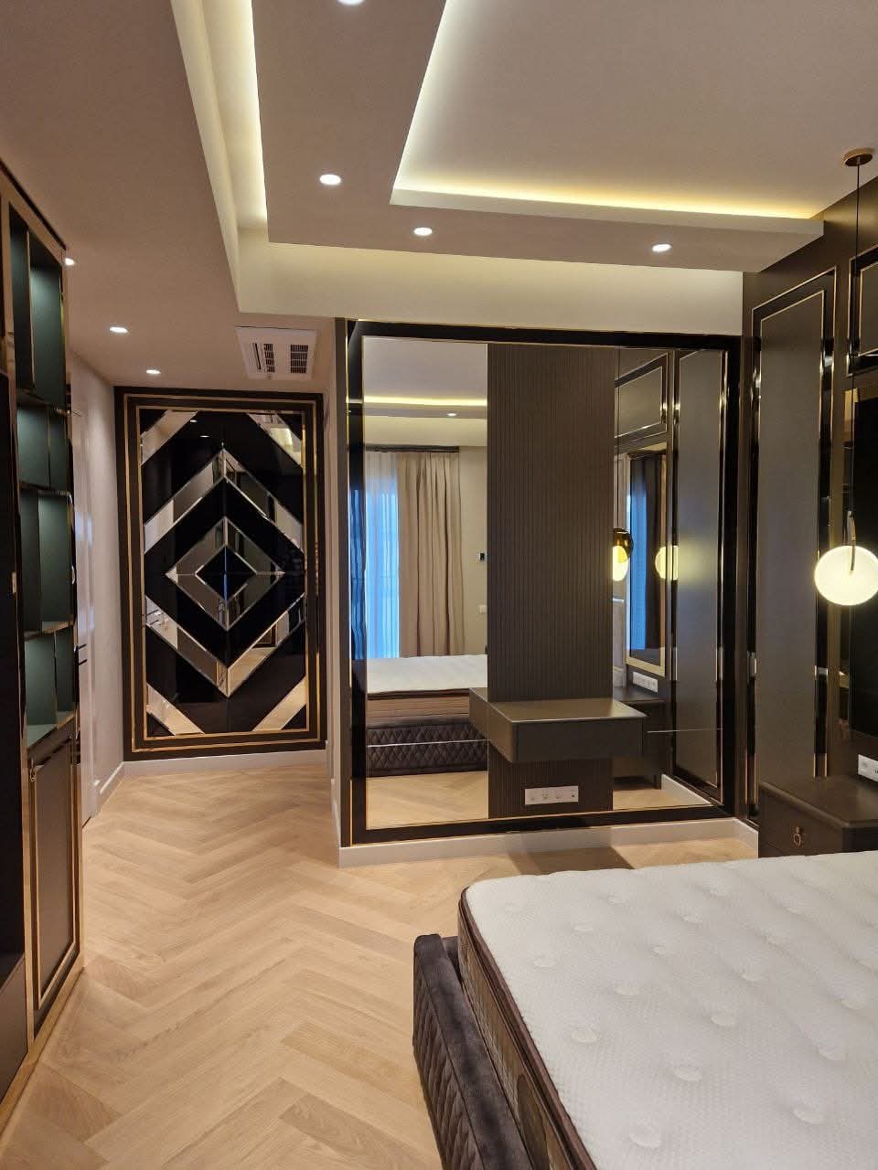 There should be a title of product.