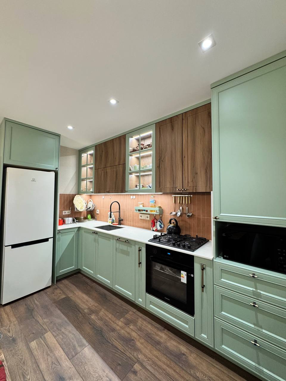 There should be a title of product.