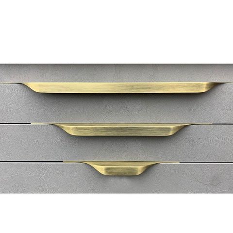 Мебельная ручка SY8900 0160 MM BRASS BRUSHED/HANDLE 0160 MM BRASS BRUSHED